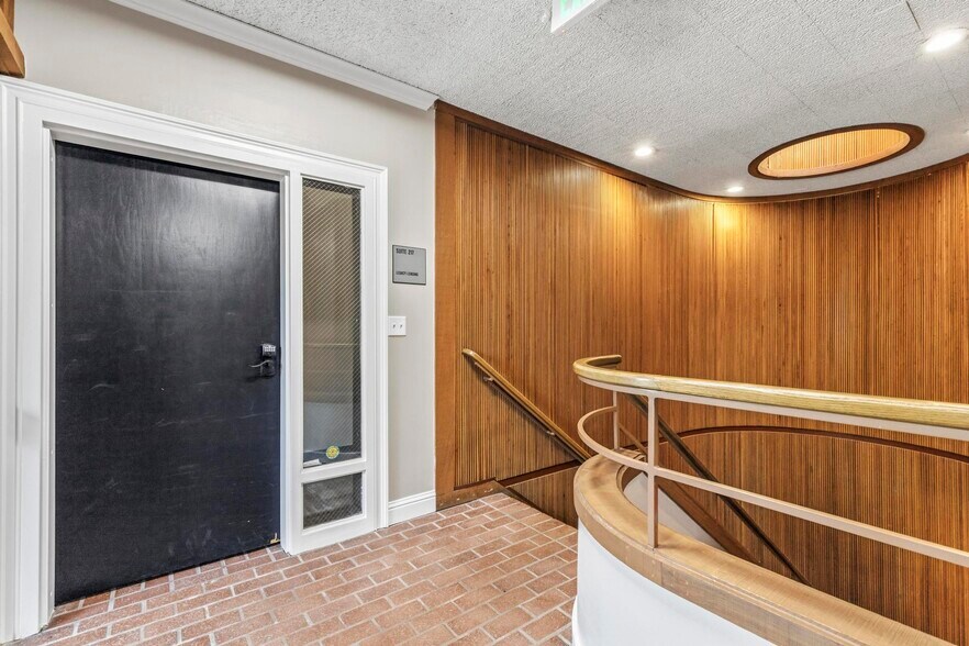 More Photos Of 2555 3rd St, Sacramento Office For Lease