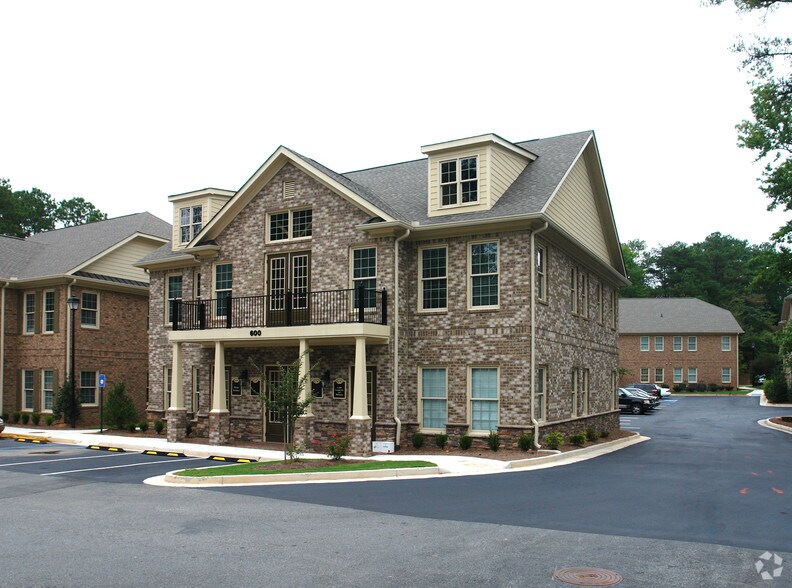 More Photos Of 1905 Woodstock Rd, Roswell Office For Lease