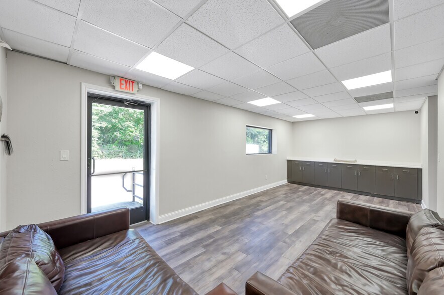More Photos Of 2745 Interstate 45 S, New Waverly Manufacturing For Sale