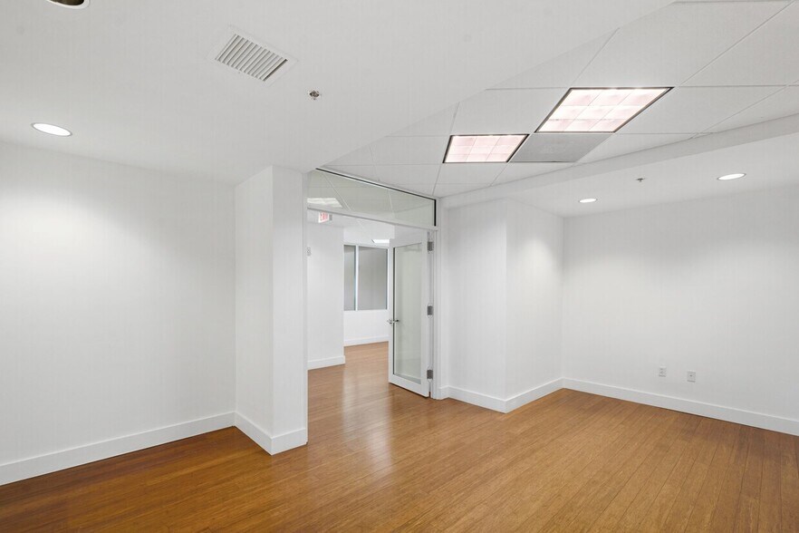More Photos Of , North Miami Beach Office For Sale