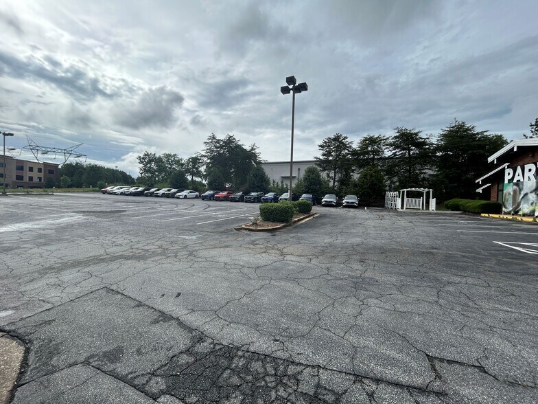 More Photos Of 3370 Venture Pky, Duluth Restaurant For Lease
