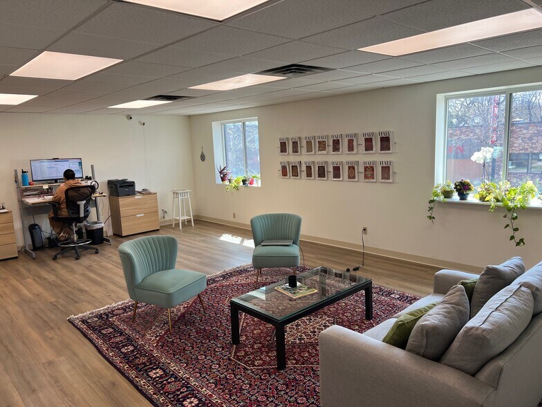 More Photos Of 4222 E Lake St, Minneapolis Freestanding For Sale