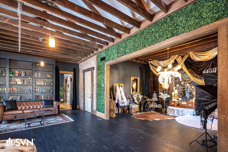 More Photos Of 732 N Limestone, Lexington Storefront Retail Office For Sale