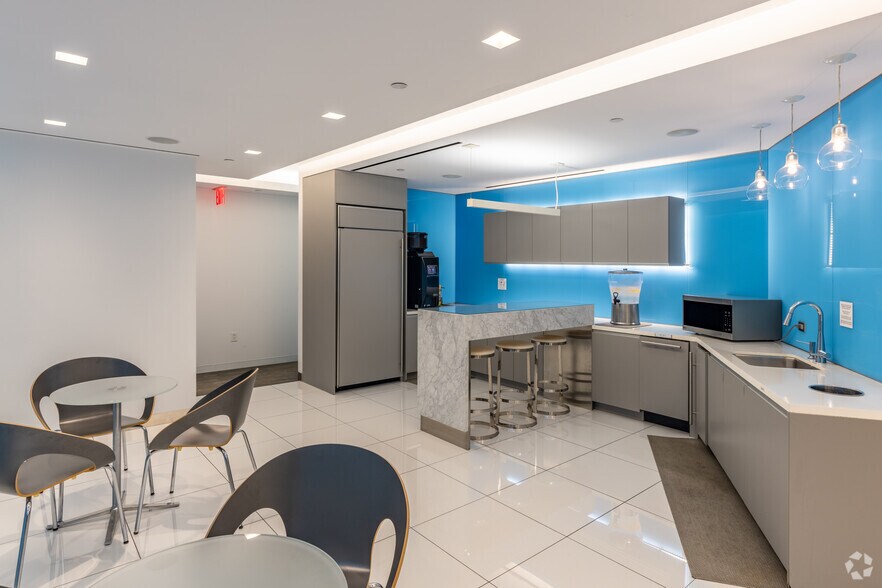 More Photos Of 125 Park Ave, New York Coworking Space