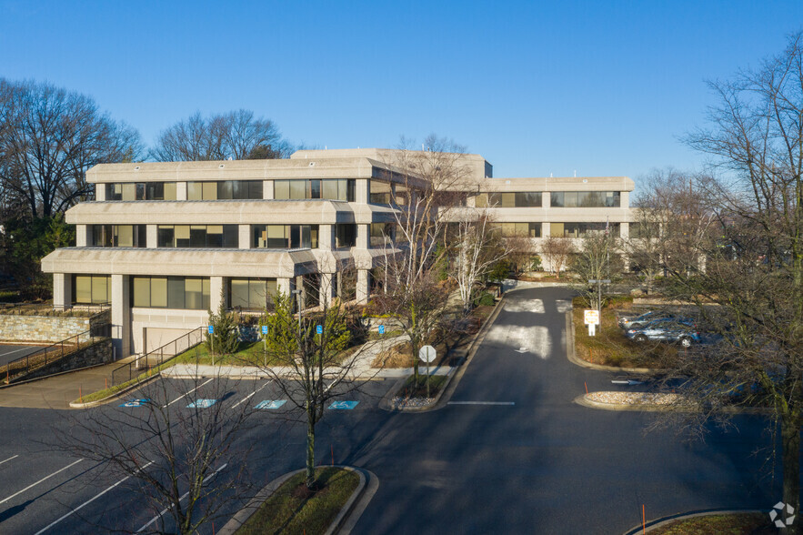 Primary Photo Of 800 S Frederick Ave, Gaithersburg Medical For Lease