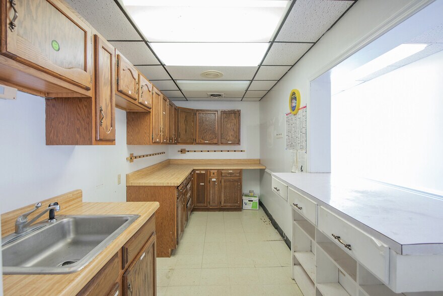 More Photos Of 493 Main St, Warsaw Medical For Sale