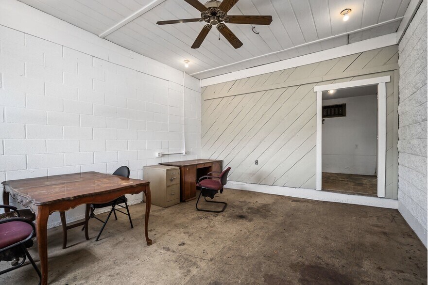 More Photos Of 119 Walling St, McMinnville Light Distribution For Sale