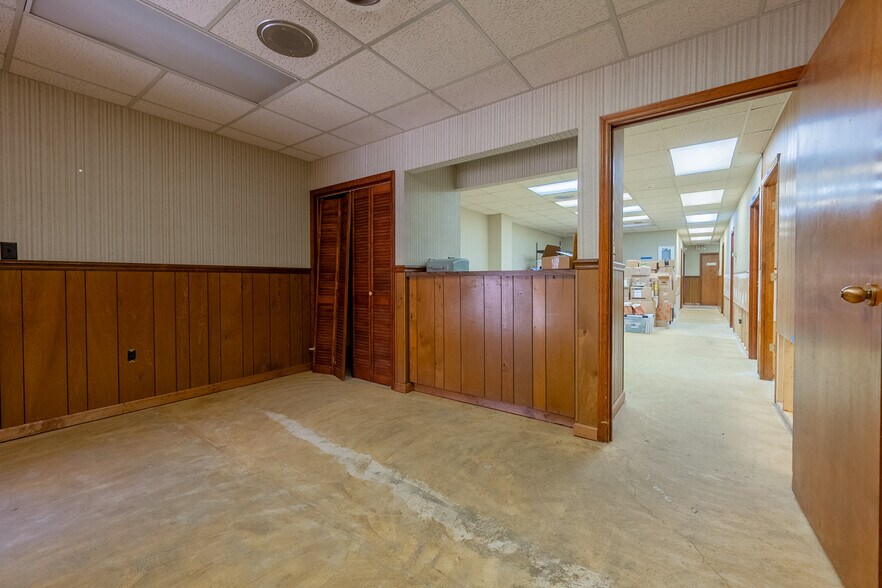 More Photos Of 65 E Main St, Pulaski Coworking Space