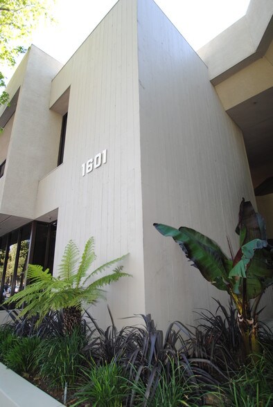 More Photos Of 1601 Dove St, Newport Beach Medical For Lease