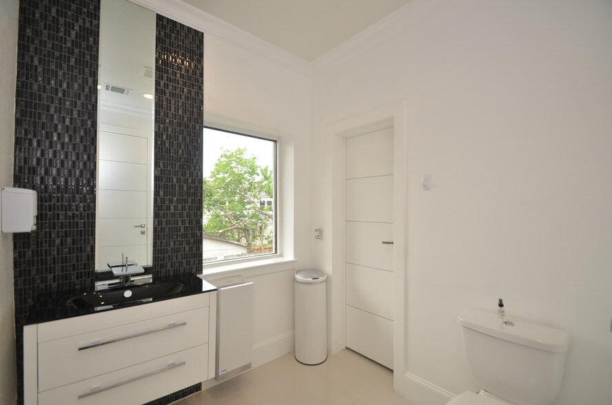 More Photos Of 1644 W Alabama St, Houston Loft Creative Space For Lease