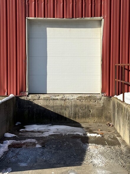 More Photos Of 572 3rd Ave Ext, Rensselaer Light Manufacturing For Lease