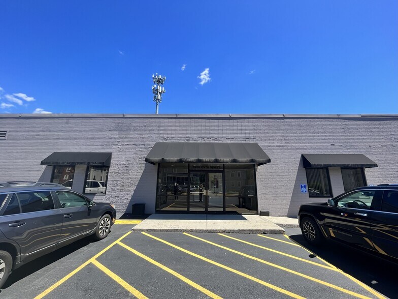 More Photos Of 1530 River St, Hyde Park Flex For Sale