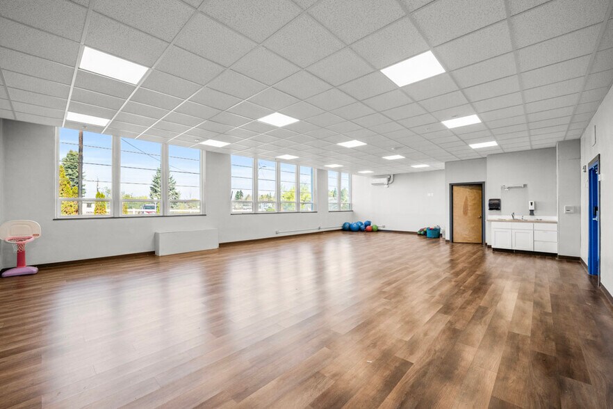 More Photos Of 115 NW State St, Pullman Loft Creative Space For Sale