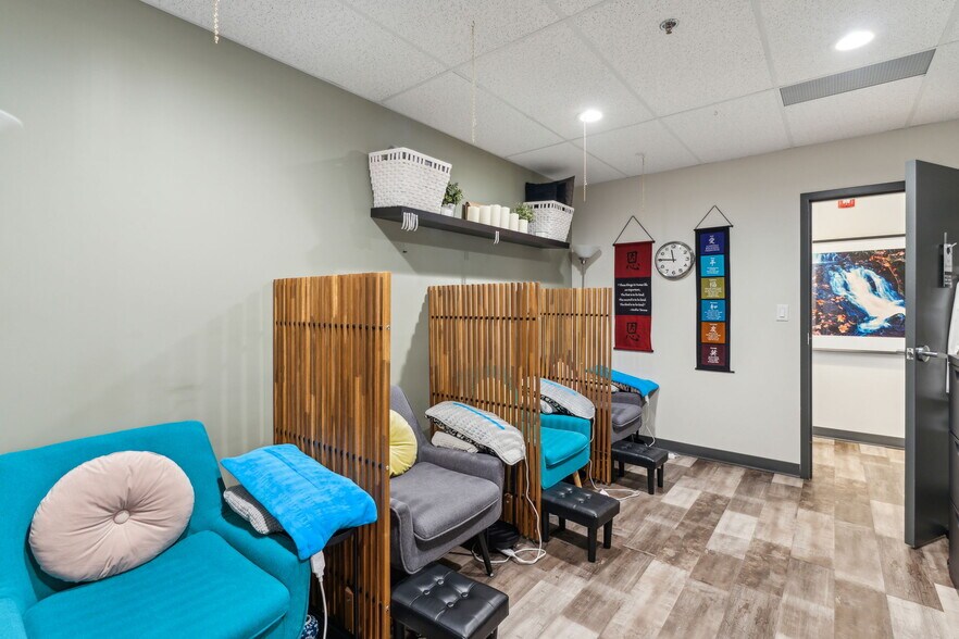 More Photos Of 7005 Fairmount Dr SE, Calgary Medical For Sale