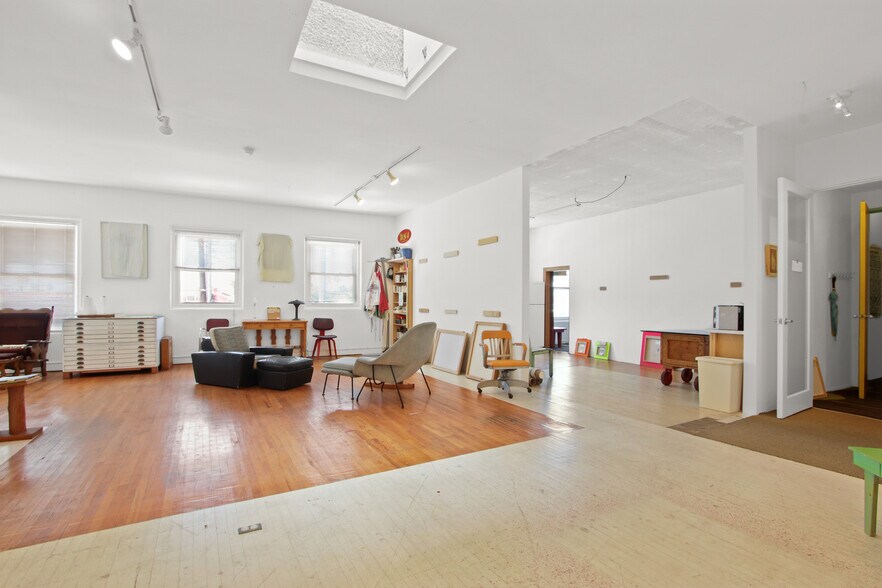 More Photos Of 110 Mildred Ave, Venice Apartments For Sale