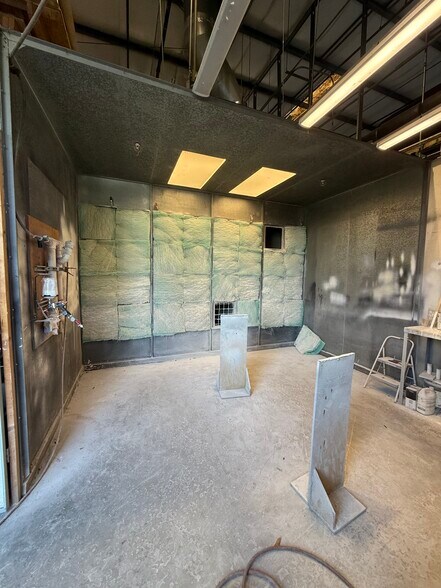 More Photos Of 3573 Plover Ave, Naples Manufacturing For Sale