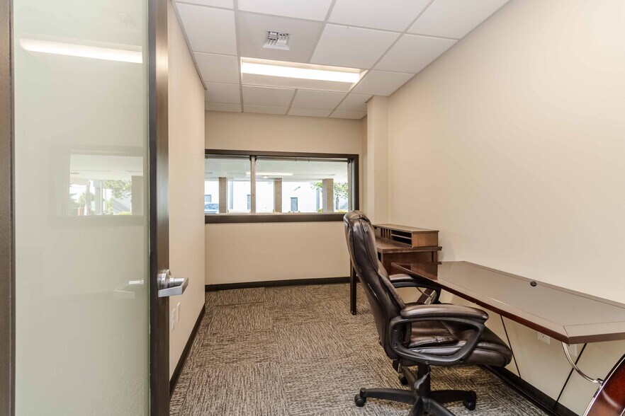 More Photos Of 2424 Mildred St W, University Place General Retail For Sale