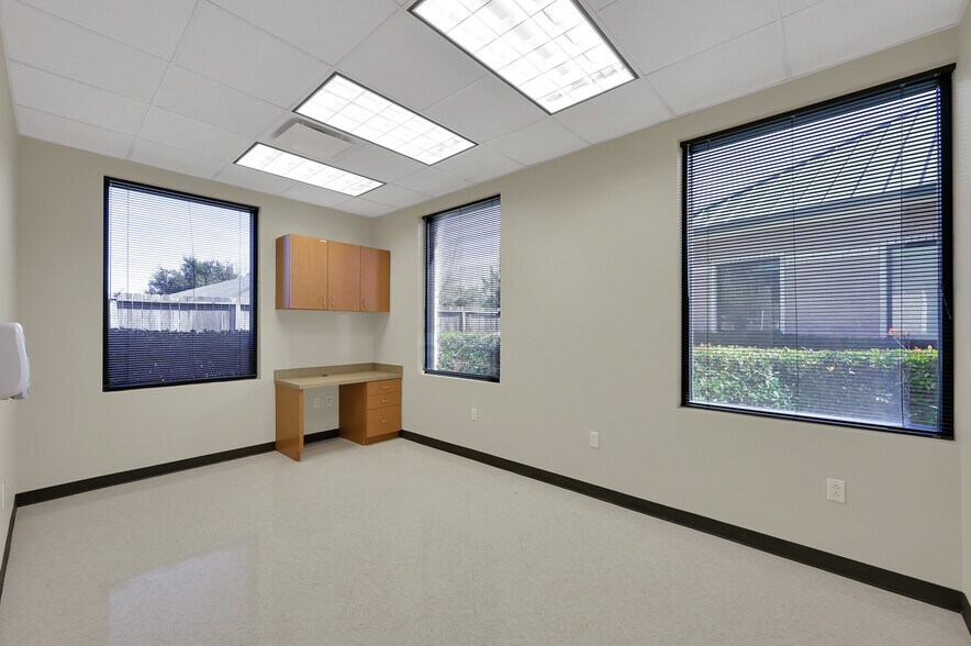 More Photos Of 1125 Cypress Station Dr, Houston Medical For Sale