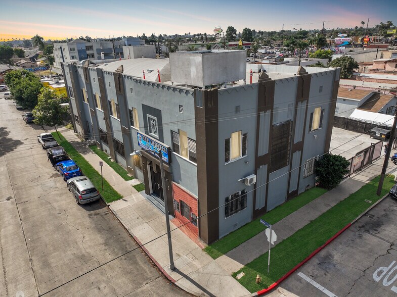 Primary Photo Of 7101 Menlo Ave, Los Angeles Specialty For Sale