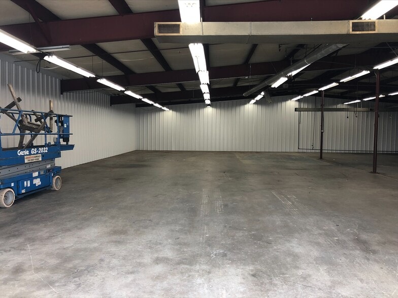 More Photos Of 1552 Columbia Ave, Franklin Manufacturing For Lease