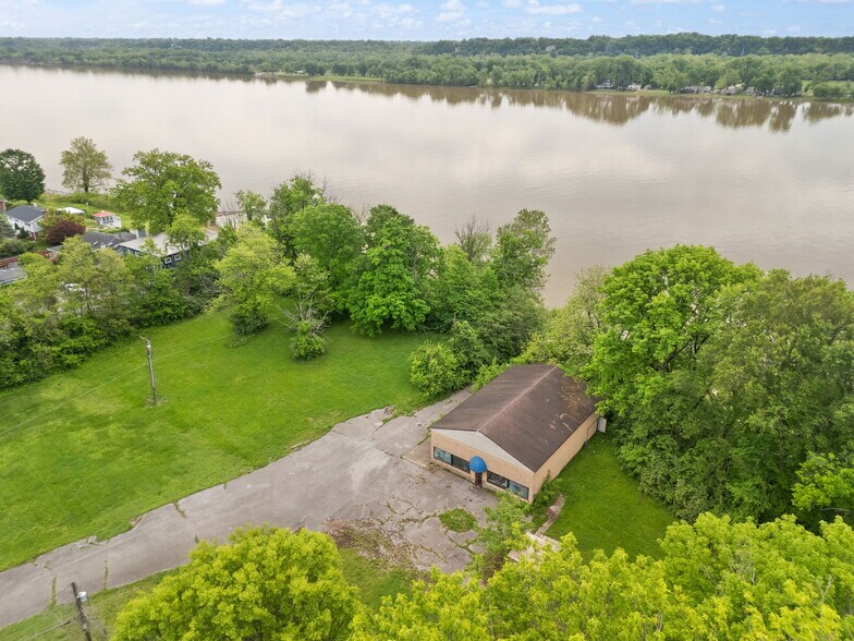 More Photos Of 2000 Utica Pike, Jeffersonville Marina For Sale