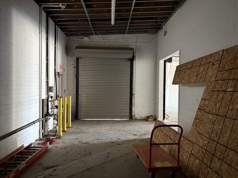 More Photos Of 10 Andrews Rd, Somersworth Freestanding For Lease