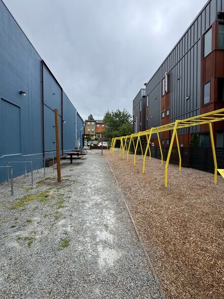 More Photos Of 3621-3625 Interlake Ave N, Seattle Warehouse For Sale