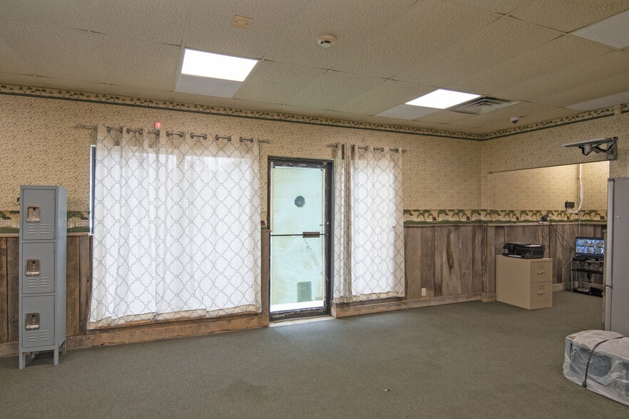 More Photos Of 1931 Alta Dr, Alderson General Retail For Sale