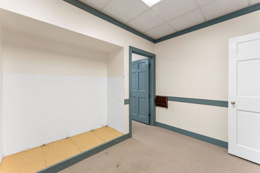 More Photos Of 678 Rappahannock Dr, White Stone Office For Sale