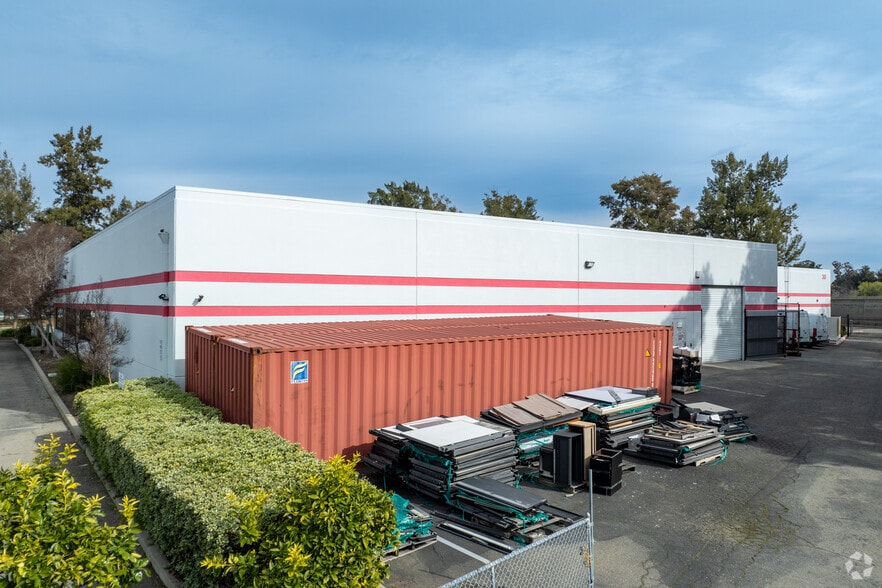 More Photos Of 30 Lindbergh Ave, Livermore Research And Development For Lease