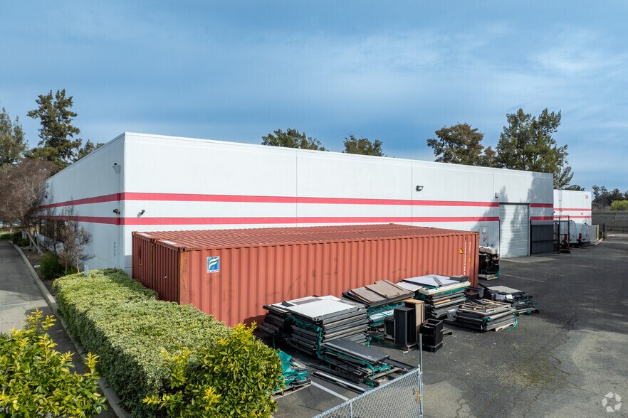 More Photos Of 30 Lindbergh Ave, Livermore Research And Development For Lease