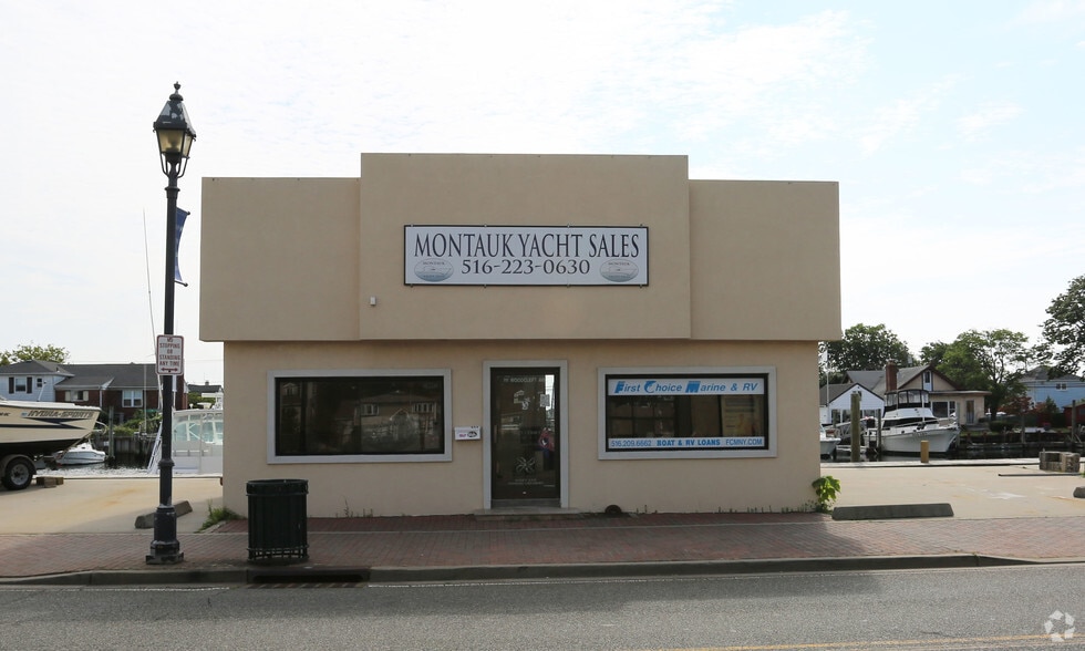Primary Photo Of 111 Woodcleft Ave, Freeport Land For Sale