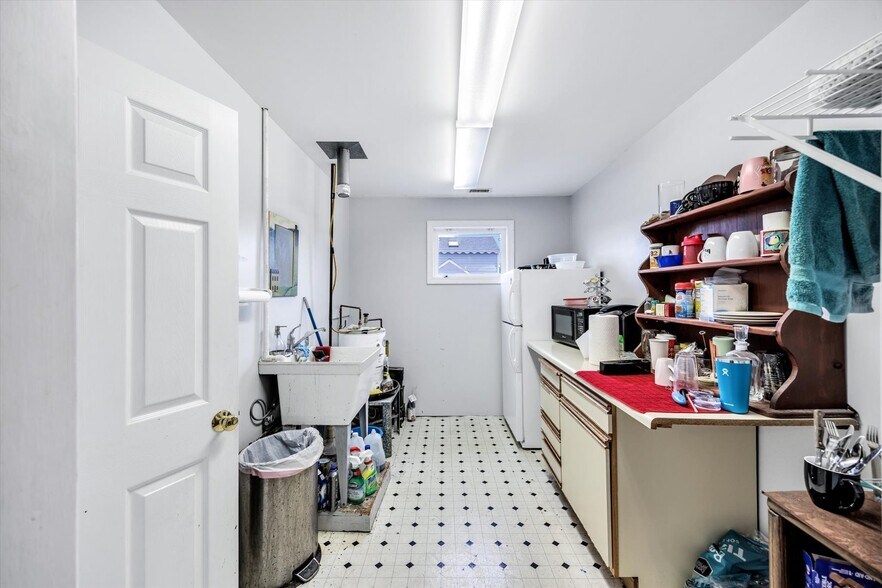 More Photos Of 28 Main St, Dennis Port Freestanding For Sale