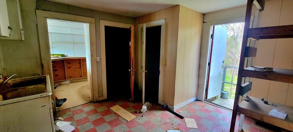 More Photos Of 330 Route 125, Brentwood Freestanding For Sale