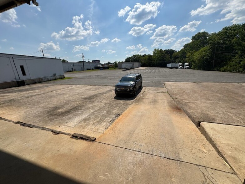 More Photos Of 1635-4 E Dixon Blvd, Shelby Flex For Lease