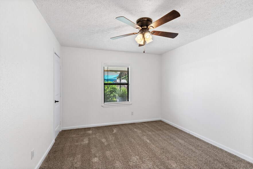 More Photos Of 16815 Avenue A, Channelview Truck Terminal For Sale
