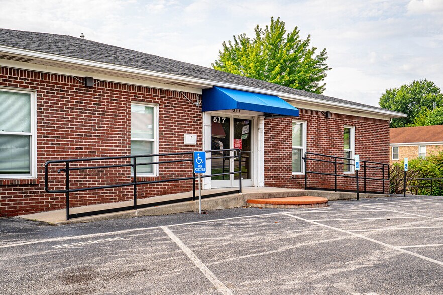 More Photos Of 617 Mulberry St, Elizabethtown Office For Sale