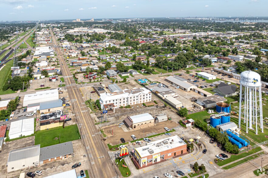 More Photos Of 607 E Prien Lake Rd, Lake Charles Hotel For Sale