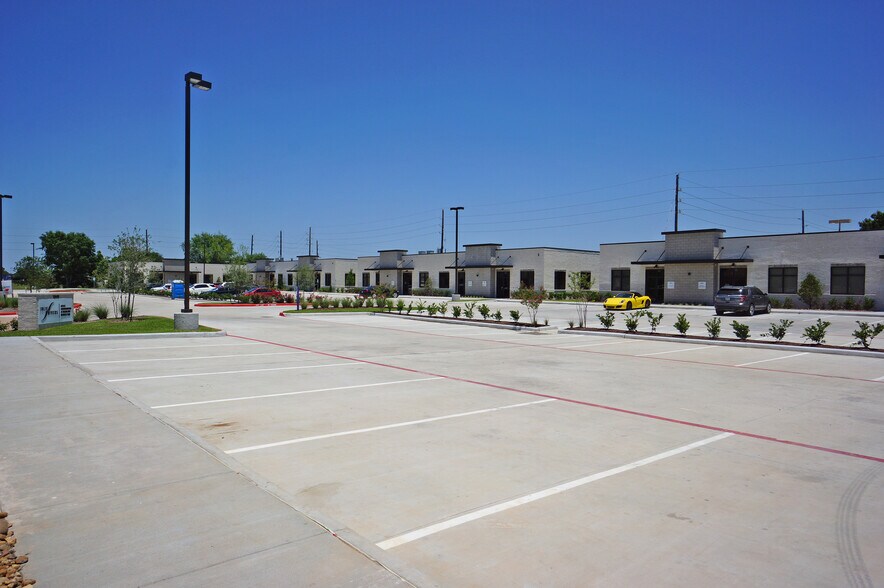 More Photos Of 12440 Emily Ct, Sugar Land Office For Lease