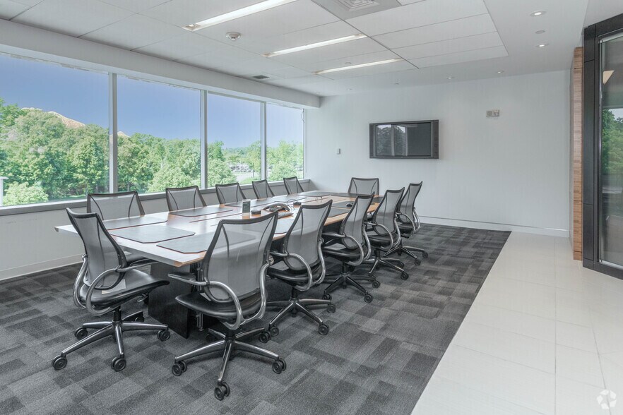 More Photos Of 50 Jericho Quadrangle, Jericho Office For Lease