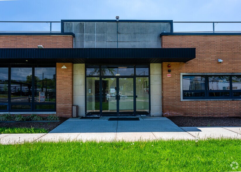 Primary Photo Of 133 Terminal Ave, Clark Flex For Lease