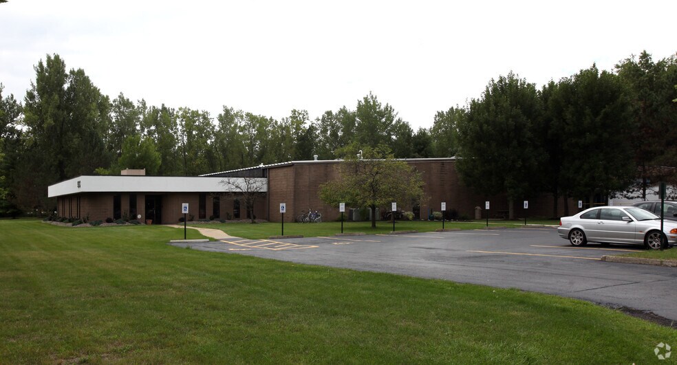Primary Photo Of 55 Woodridge Dr, Amherst Manufacturing For Lease