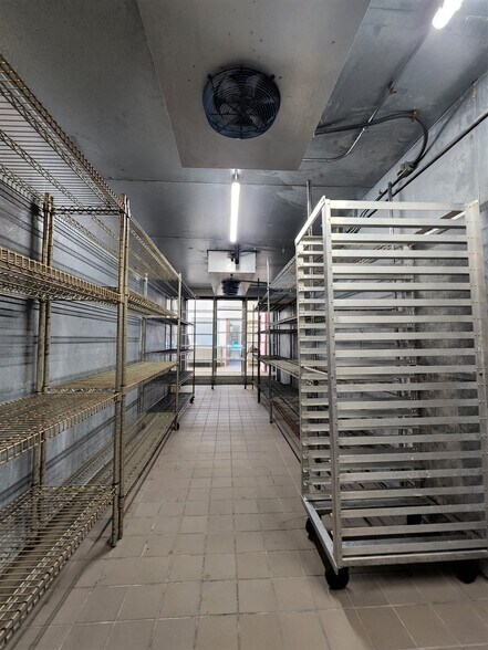 More Photos Of 1066-1070 S Fairfax Ave, Los Angeles Restaurant For Lease