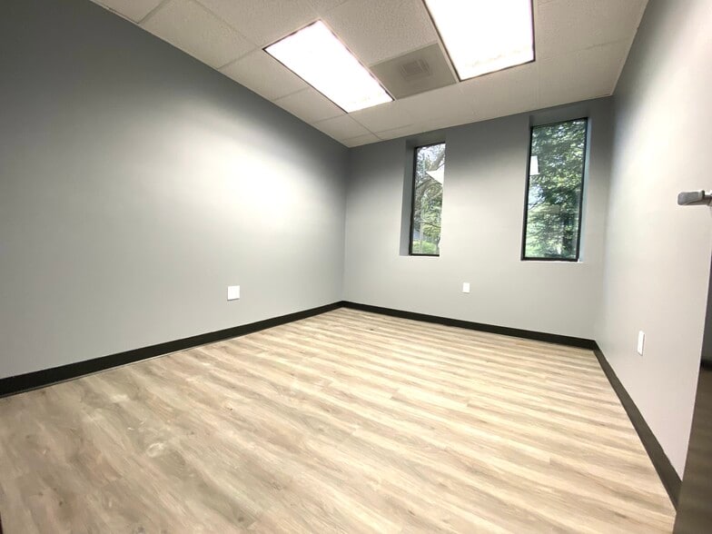 More Photos Of 2488 SW Lakewood Ave, Atlanta Office Residential For Lease