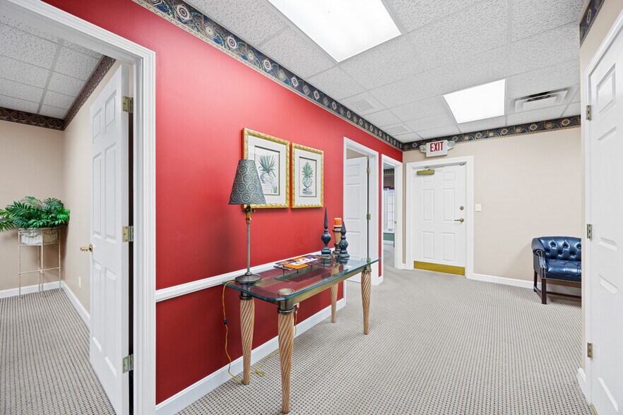 More Photos Of 303 Middletown Pky, Louisville Office For Sale