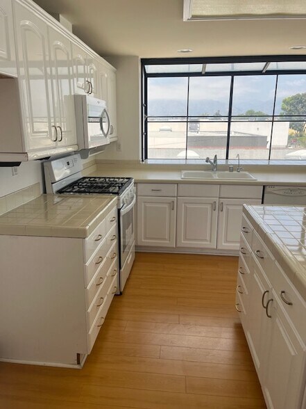 More Photos Of 2435 Stozier Ave, South El Monte Warehouse For Lease