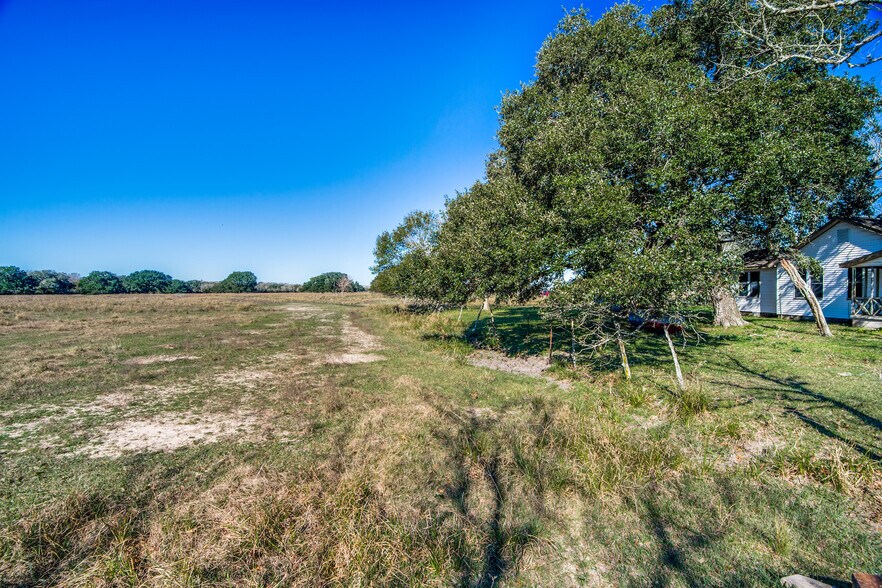 More Photos Of 3671 W Fm 1093 Rd, Wallis Land For Sale