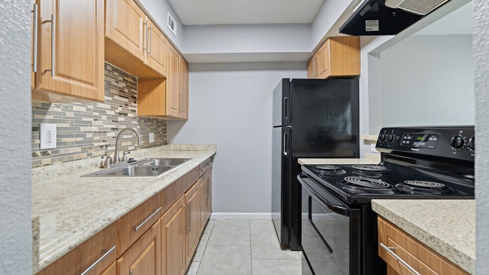 More Photos Of 911 W Wheatland Rd, Dallas Multifamily For Sale