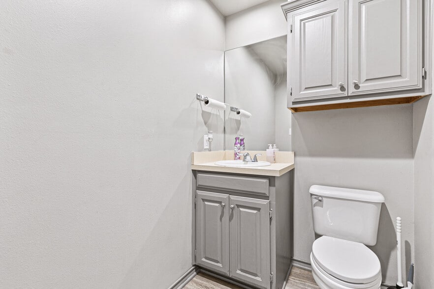 More Photos Of 3922 W US Highway 80, Terrell General Retail For Sale