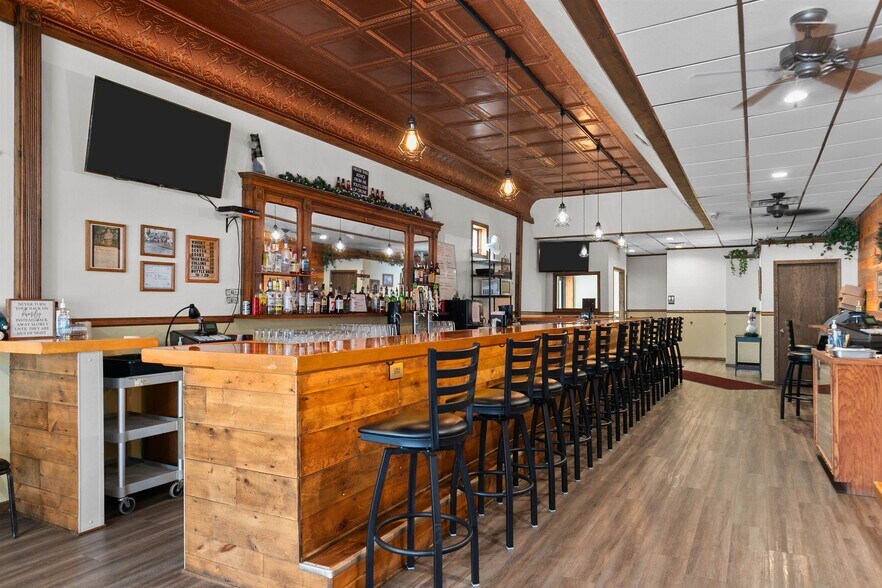 More Photos Of 1027 S Main St, Oshkosh Restaurant For Sale